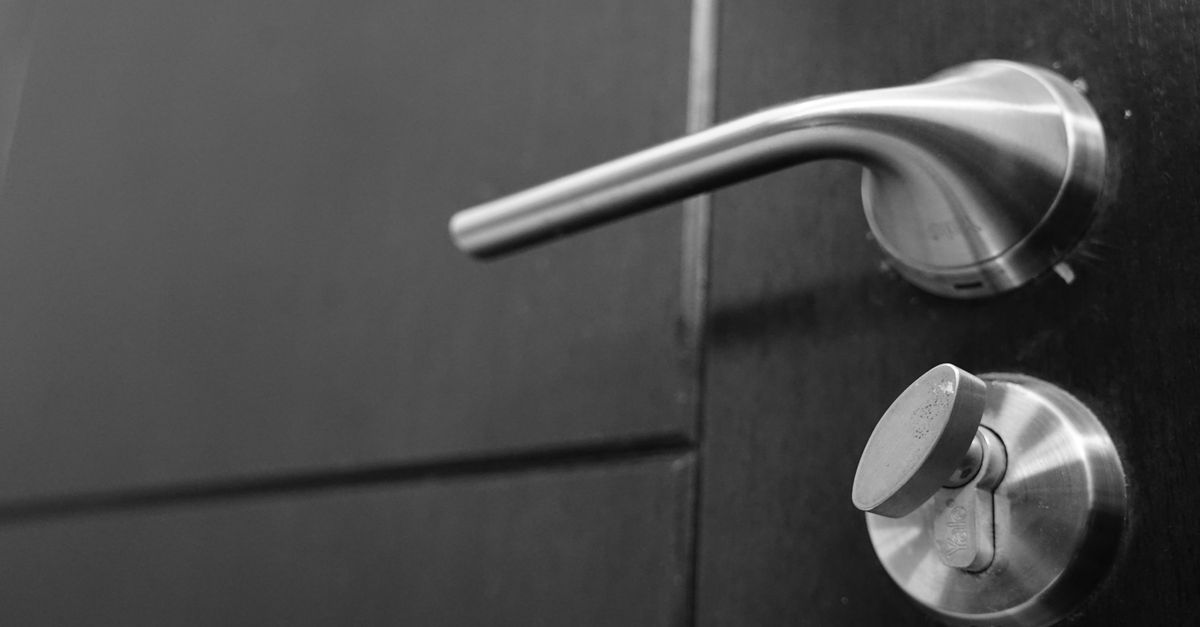 How Much Should an Emergency Locksmith Cost After Hours? — Hillside Locksmith